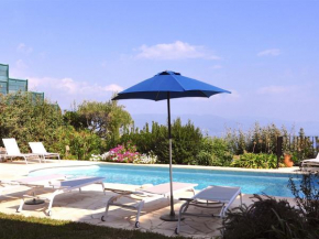 Lush Holiday Home in Bormes les Mimosas with Swimming Pool
